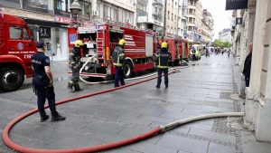 Vatrogasac sprečio pljačku u prodavnici u Šapcu (VIDEO) 1 Vatrogasac sprečio pljačku u prodavnici u Šapcu (VIDEO) 1