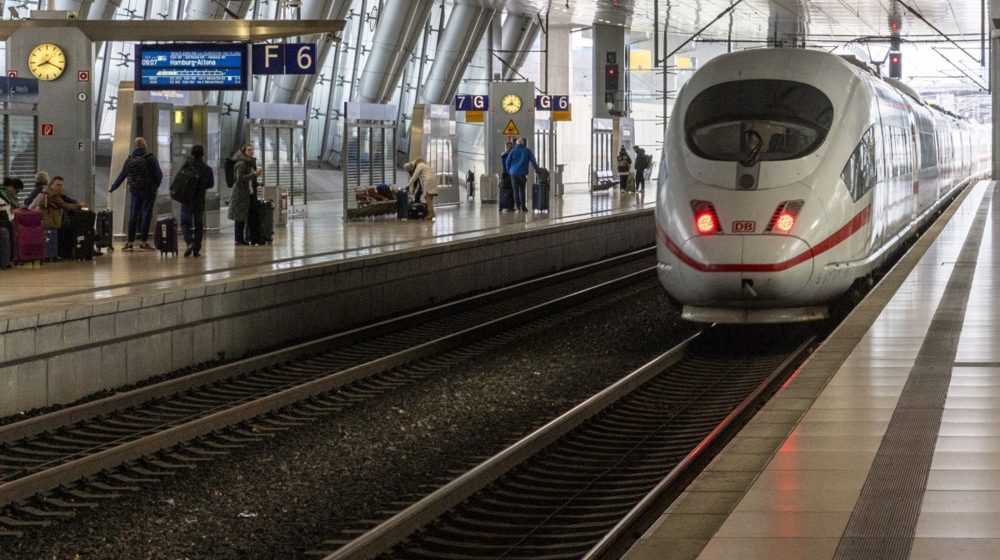 Vozovi zaustavljeni širom Nemačke zbog problema sa komunikacionim sistemom 12