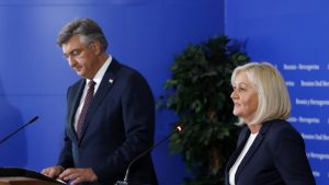 Krišto i Plenković potpisali Ugovor o graničnim prelazima: UIO strahuje od zastoja 8 Krišto i Plenković potpisali Ugovor o graničnim prelazima: UIO strahuje od zastoja 7