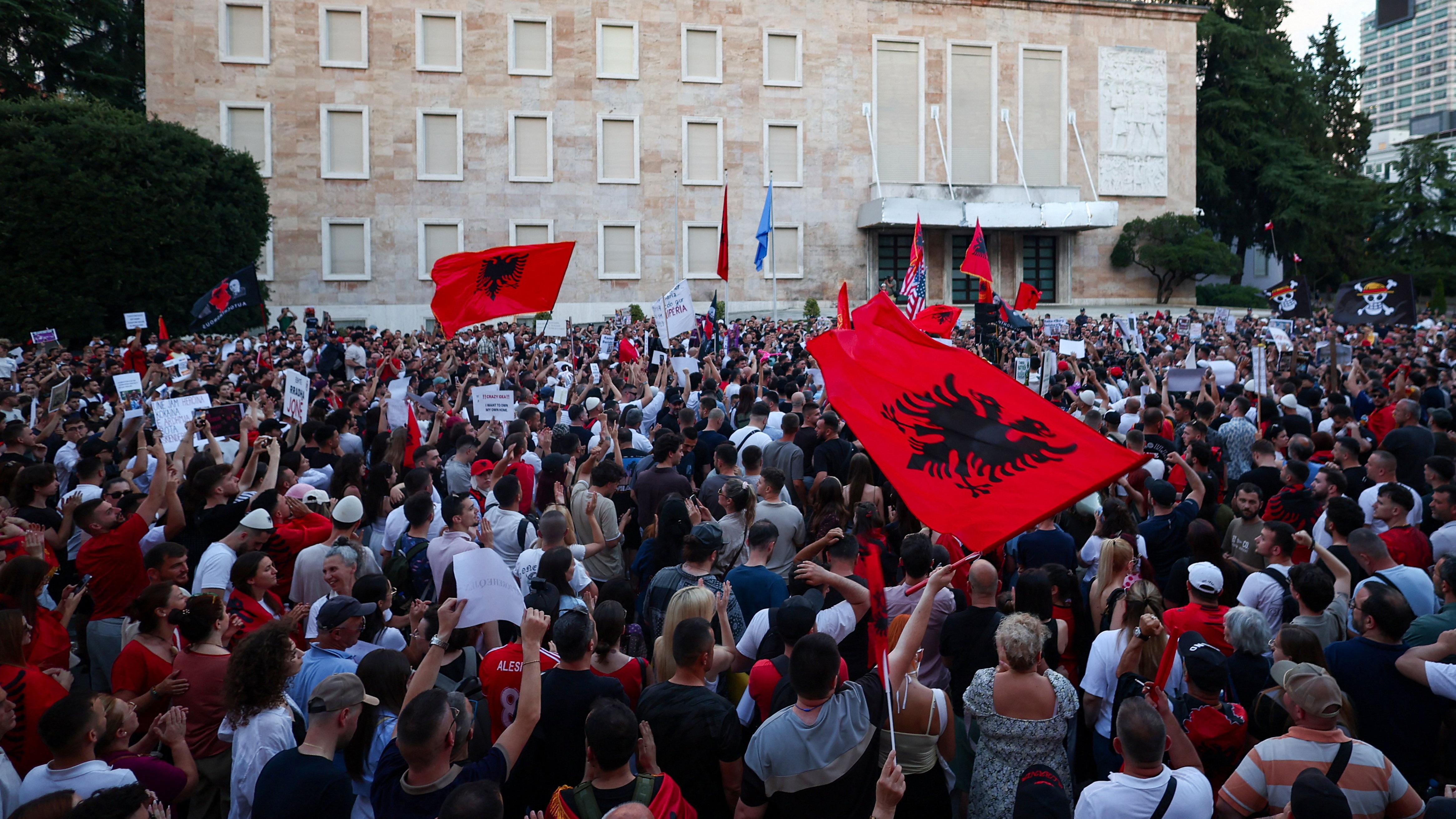 Rama ne odustaje od kontroverznog projekta u Albaniji, a demonstranti od protesta 3 Protest ispred zgrade Vlade u Tirani