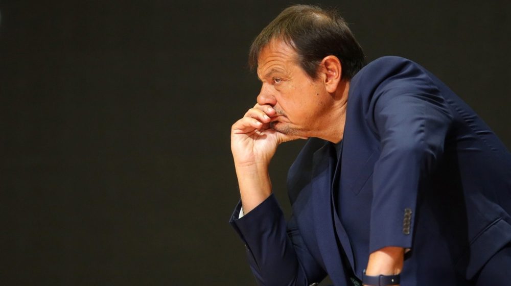 (VIDEO) Ataman posle poraza od Olimpijakosa lupio šakom o sto i poslao poruku za grčke i srpske medije 10