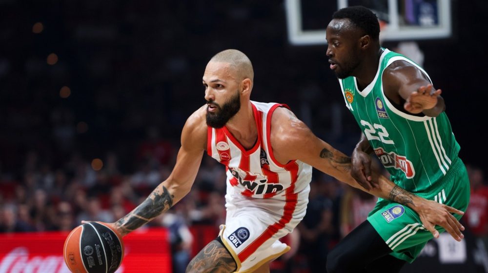 (VIDEO) Nestvaran koš sa pola terena i problematičan faul u zadnjem minutu obeležili meč Olimpijakos - Panatinaikos 7