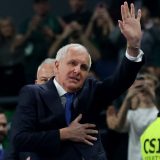 Vatreni doček za Željka Obradovića u Atini (VIDEO) 8