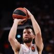 Alek Piters novo pojačanje Armanija 5