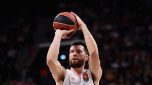 Alek Piters novo pojačanje Armanija 1