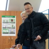 Mađarski portal: Firma u vlasništvu supruge Petera Sijarta prošle godine zaradila 900.000 evra, a nemaju ni sajt 5