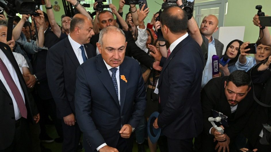 Putin doživeo težak poraz: Birači u Jermeniji čvrsto za Zapa