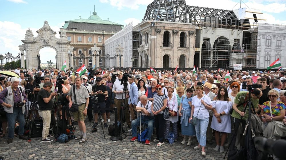 "Gospodine predsedniče, i Vi znate da je kraj, još nije kasno da se povučete": Petar Mađar nakon protesta podrške "marionetama Orbana" 1
