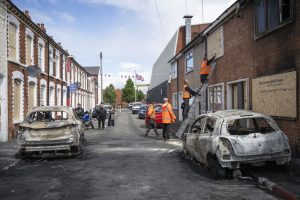 Napadač iz Belfasta izveden pred sud, očekuju se novi antiimigrantski protesti u Severnoj Irskoj