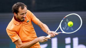 Medvedev izbegao debakl: Spasio meč loptu protiv tinejdžera, 779. tenisera sveta (VIDEO) 11 Danil Medvedev, Foto: EPA/IRIS VAN DEN BROEK