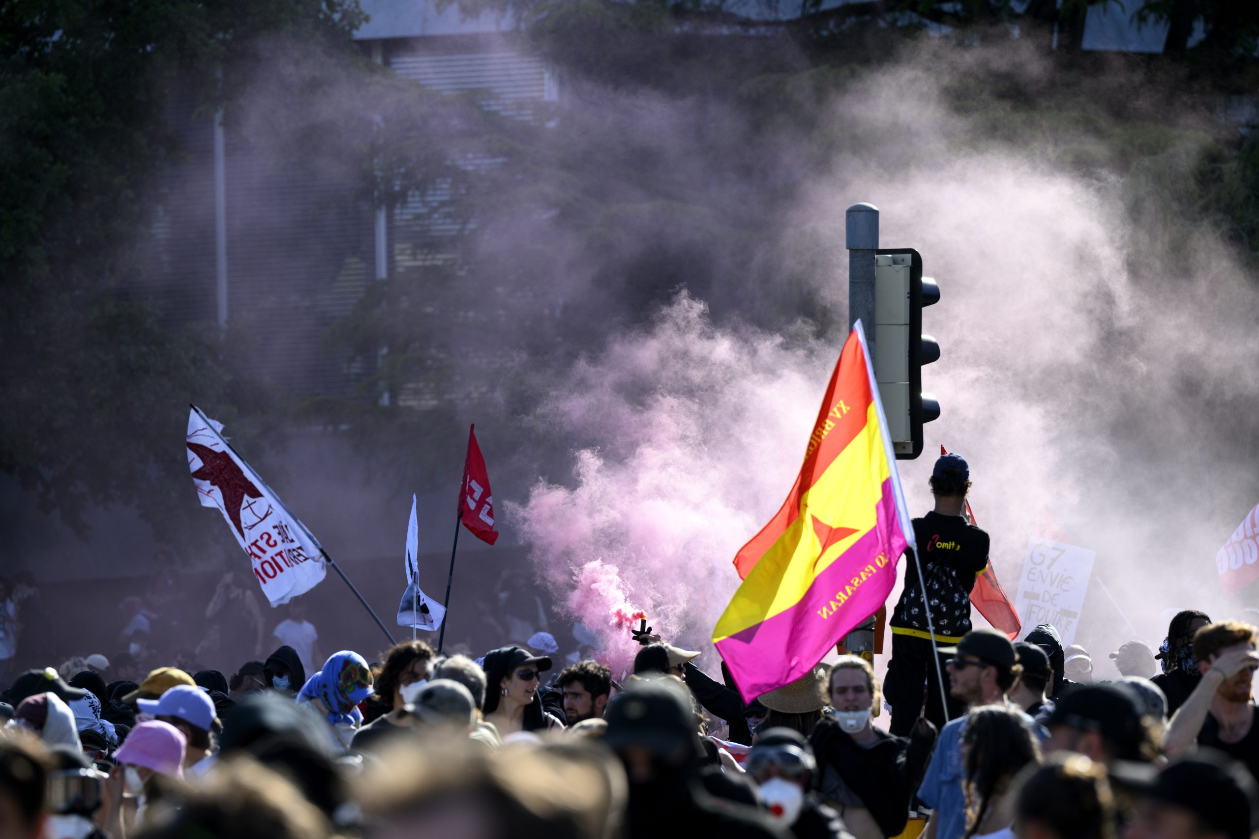 U Ženevi protest i neredi uoči početka samita G7 (FOTO) 3 U Ženevi protest i neredi uoči početka samita G7 (FOTO) 3