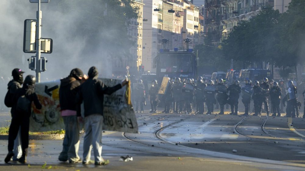 U Ženevi protest i neredi uoči početka samita G7 (FOTO) 9