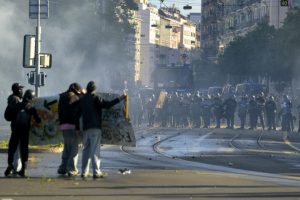 U Ženevi protest i neredi uoči početka samita G7 (FOTO)