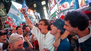 (VIDEO) Reagovala policija: Tuča navijača Argentine i Alžira pred susret ovih zemalja na Svetskom prvenstvu 1 Navijači Argentine i Alžira, Foto: EPA/Olga Fedorova
