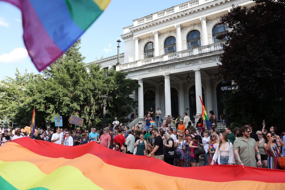 "Sve nam boje dobro stoje": Kako je danas u Sarajevu protekla sedma Parada ponosa (FOTO) 2 "Sve nam boje dobro stoje": Kako je danas u Sarajevu protekla sedma Parada ponosa (FOTO) 2