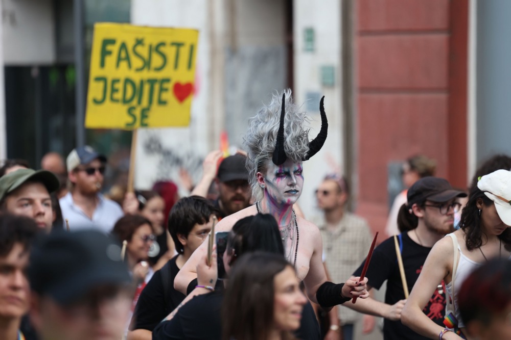 "Sve nam boje dobro stoje": Kako je danas u Sarajevu protekla sedma Parada ponosa (FOTO) 6 "Sve nam boje dobro stoje": Kako je danas u Sarajevu protekla sedma Parada ponosa (FOTO) 6