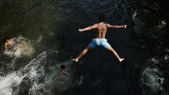 Heat wave grips Paris Evropa na udaru rekordnog toplotnog talasa: Na snazi crveni meteoalarmi, zatvorene škole, desetine hiljada domaćinstava bez struje (FOTO) 7