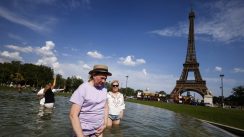 Heat wave grips Paris Evropa na udaru rekordnog toplotnog talasa: Na snazi crveni meteoalarmi, zatvorene škole, desetine hiljada domaćinstava bez struje (FOTO) 6