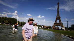 Francuska zabeležila najtopliji dan u istoriji, 40 ljudi se utopilo širom zemlje 6 Pariz, Francuska