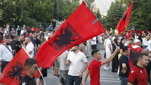 Stotine Albanaca srušile fizičke barijere na protestu protiv Kušnerovog projekta 5