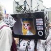 Češki javni TV i radio servis u štrajku: Novinari u crnom, živi lanac oko zgrade, minut ćutanja 8