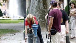 Heatwave grips Croatia Evropa na udaru rekordnog toplotnog talasa: Na snazi crveni meteoalarmi, zatvorene škole, desetine hiljada domaćinstava bez struje (FOTO) 5