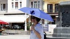 Heatwave grips Croatia Evropa na udaru rekordnog toplotnog talasa: Na snazi crveni meteoalarmi, zatvorene škole, desetine hiljada domaćinstava bez struje (FOTO) 4