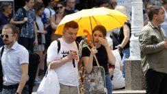 Heatwave grips Croatia Evropa na udaru rekordnog toplotnog talasa: Na snazi crveni meteoalarmi, zatvorene škole, desetine hiljada domaćinstava bez struje (FOTO) 3