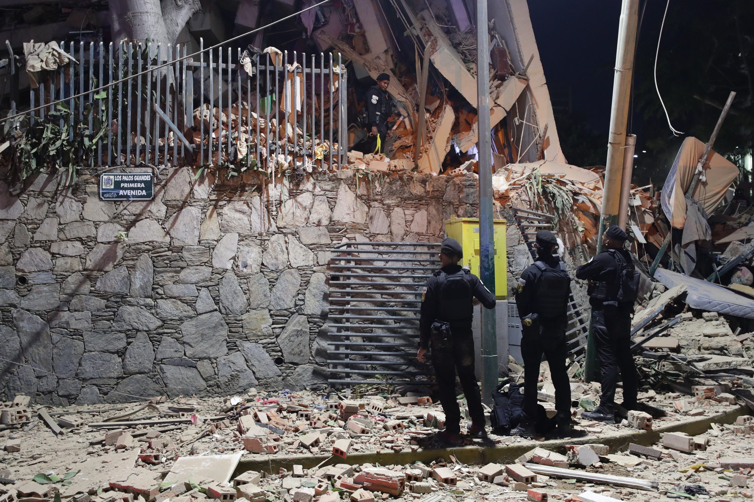 Snažni zemljotresi pogodili Venecuelu: Najmanje 32 poginulih, više od 700 povređeno (FOTO) 3