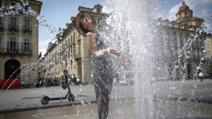 Ekstremne vremenske prilike u Evropi: Oluje i rekordne temperature, vodeni topovi za rashlađivanje i poremećaji u železnici 4