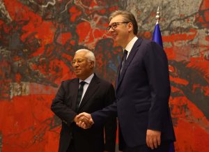 Vučić se pred Koštom “vadi” na rat u Ukrajini kao razlogom zbog kojeg Srbija u prethodnih pet godina nije otvorila nijedan klaster: "Vidimo se večeras u Tivtu" 12