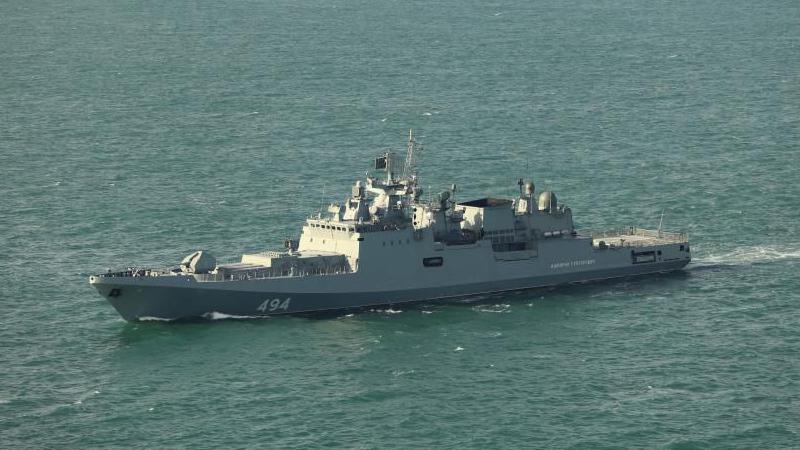 'Bilo je nestvarno': Britanski par o susretu sa ruskim ratnim brodom i pucnjima upozorenja 2 Ruska fregata Admiral Grigorovič
