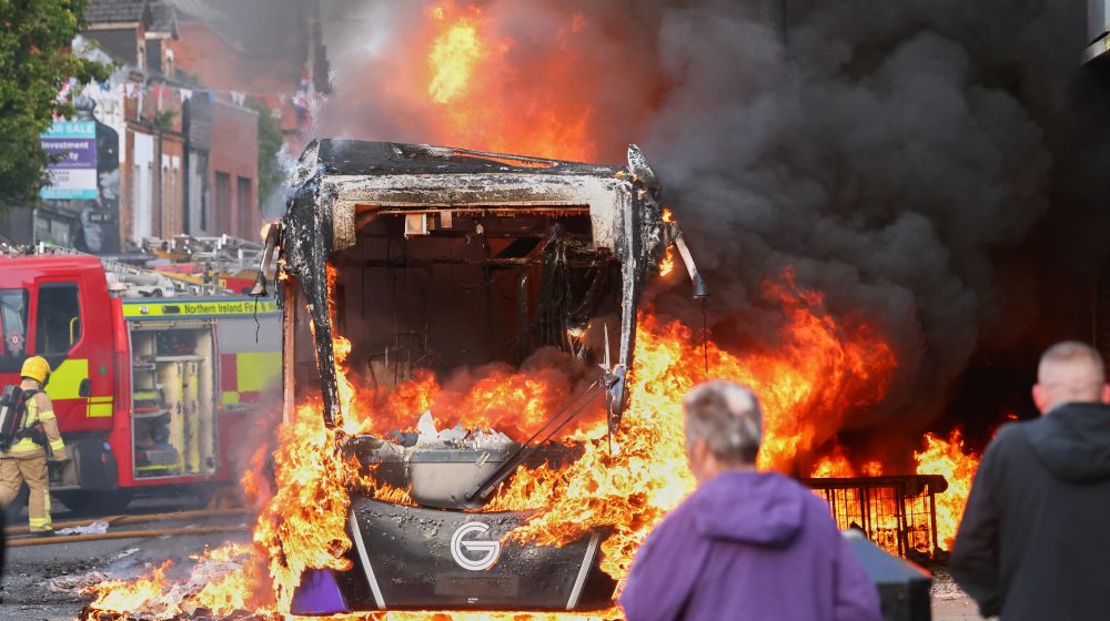 Blokirane ulice, zapaljen autobus...: Nemiri u Belfastu 6