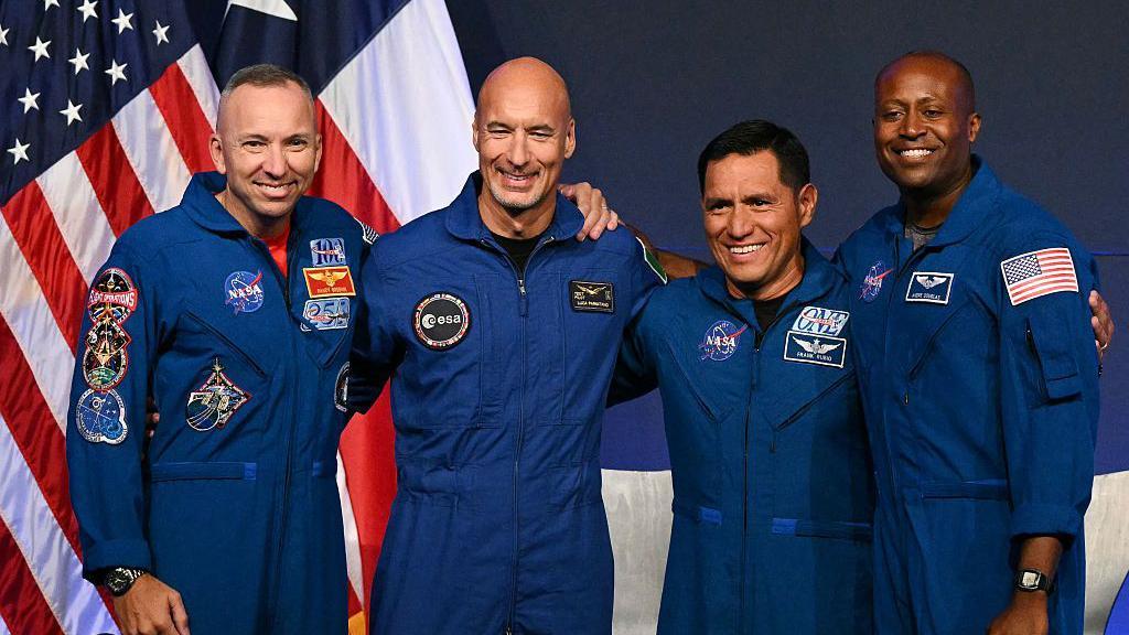 NASA imenovala posadu Artemisa Tri: Šta je njena misija 2 Četvorica muškaraca u svemirskim plavim odelima
