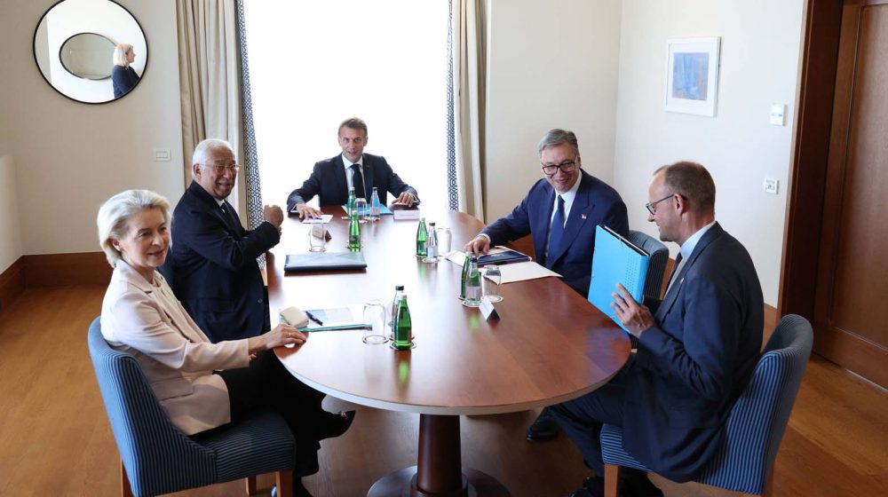 Politiko: EU planovi za Srbiju biće odloženi nakon što je Vučić najavio ostavku i izbore 7
