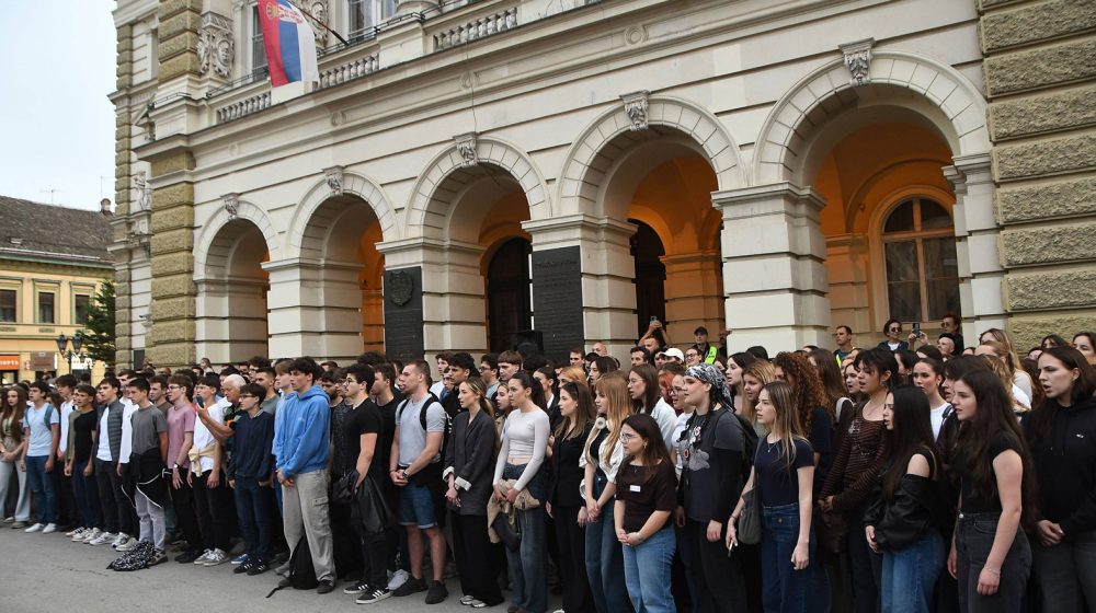 Roditelji đaka Jovine gimnazije: Ministar prosvete aludirao da za smenu direktora čeka zeleno svetlo 9