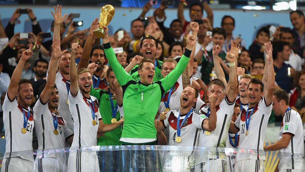 Šta kaže istorija - ko će biti svetski prvak u fudbalu 2 Nemci proslavljaju trofej u Brazilu 2014.
