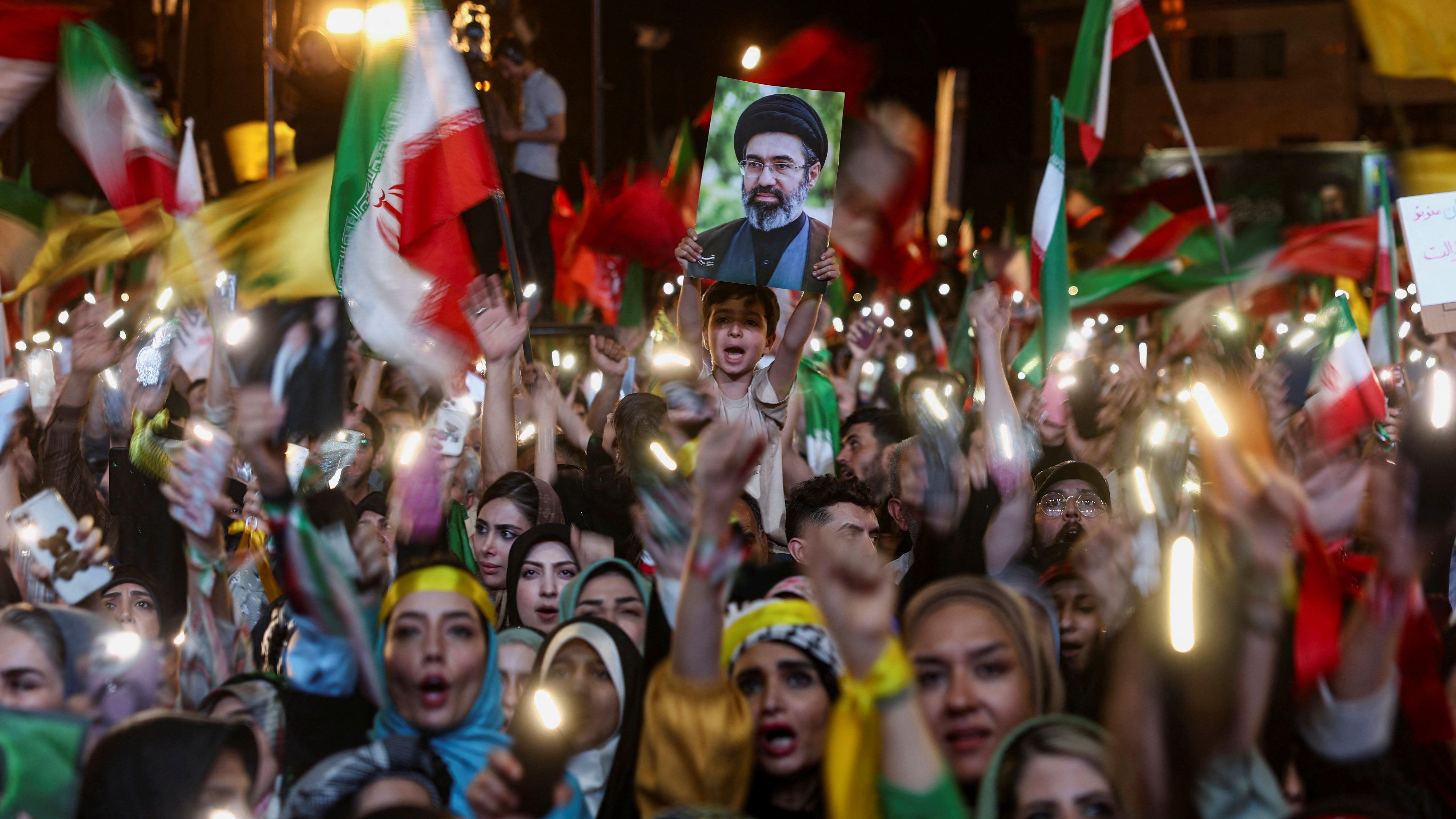 Izrael i Iran za sada obustavljaju međusobne napade, Tramp tvrdi da on 'vuče sve poteze' 4 Demonstracije u Iranu