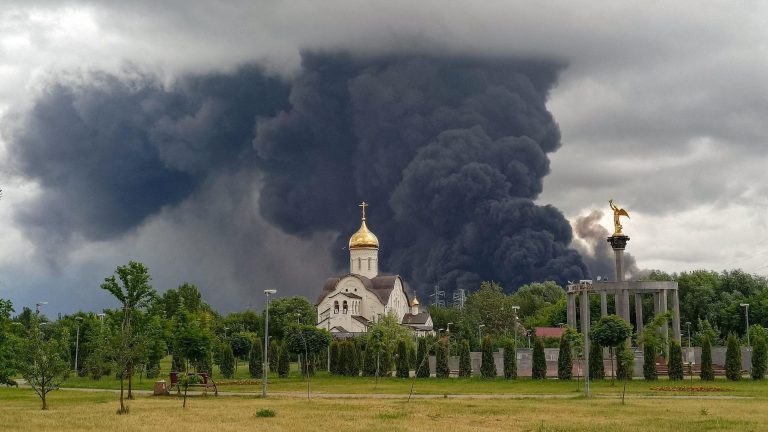 Крупнейшая атака на Россию с начала войны: «Если горит Украина, будет гореть и Москва», — угрожает Зеленский