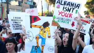 'Revolucija flamingosa' u Albaniji: Masovni protesti zbog projekta povezanog sa Trampovim zetom 13