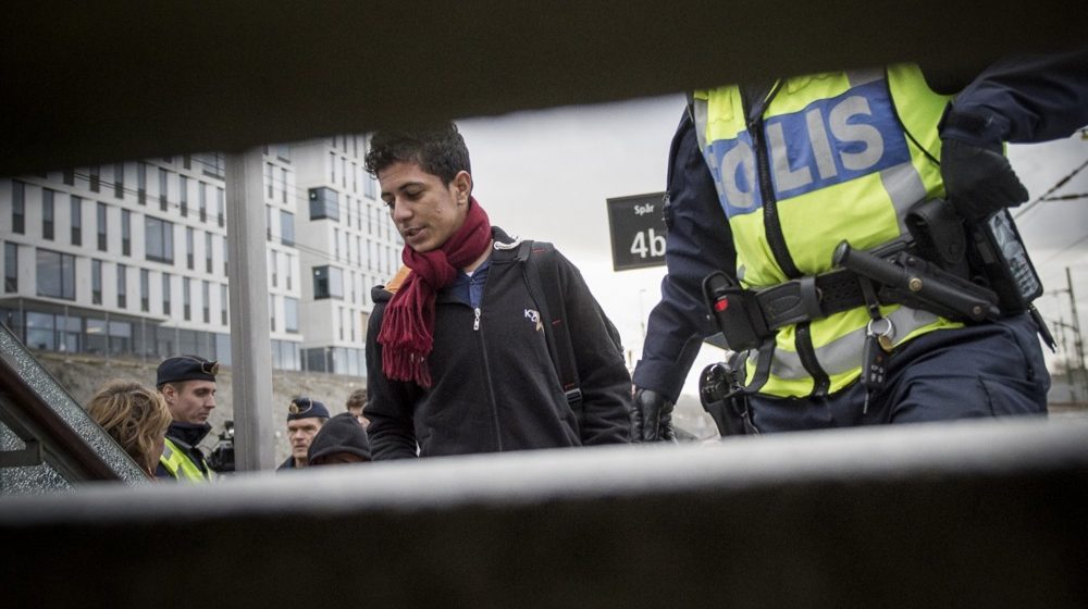 Švedski parlament izglasao zakon o „dobrom ponašanju“ migranata: Službenici u javnom sektoru bi mogli da postanu doušnici 7