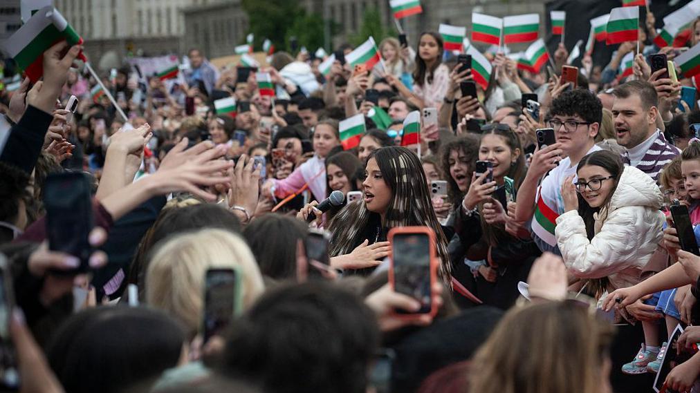 'Zamalo da odustanem od Evrovizije': Dara za BBC 3 gužva oko Dare, dara pobednica evrovizije, Po povratku iz Austrije, prva bugarska pobednica Pesme Evrovizije dočekana je u Sofiji kao heroina