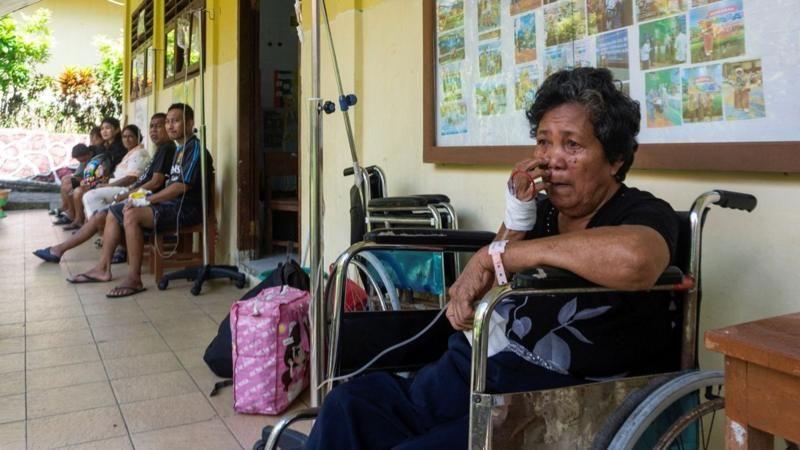 Zemljotres na početku školske godine na Filipinima, najmanje 19 mrtvih i više od 100 povređenih 8 Pacijenti sede u školi pošto su evakuisani iz bolnice
