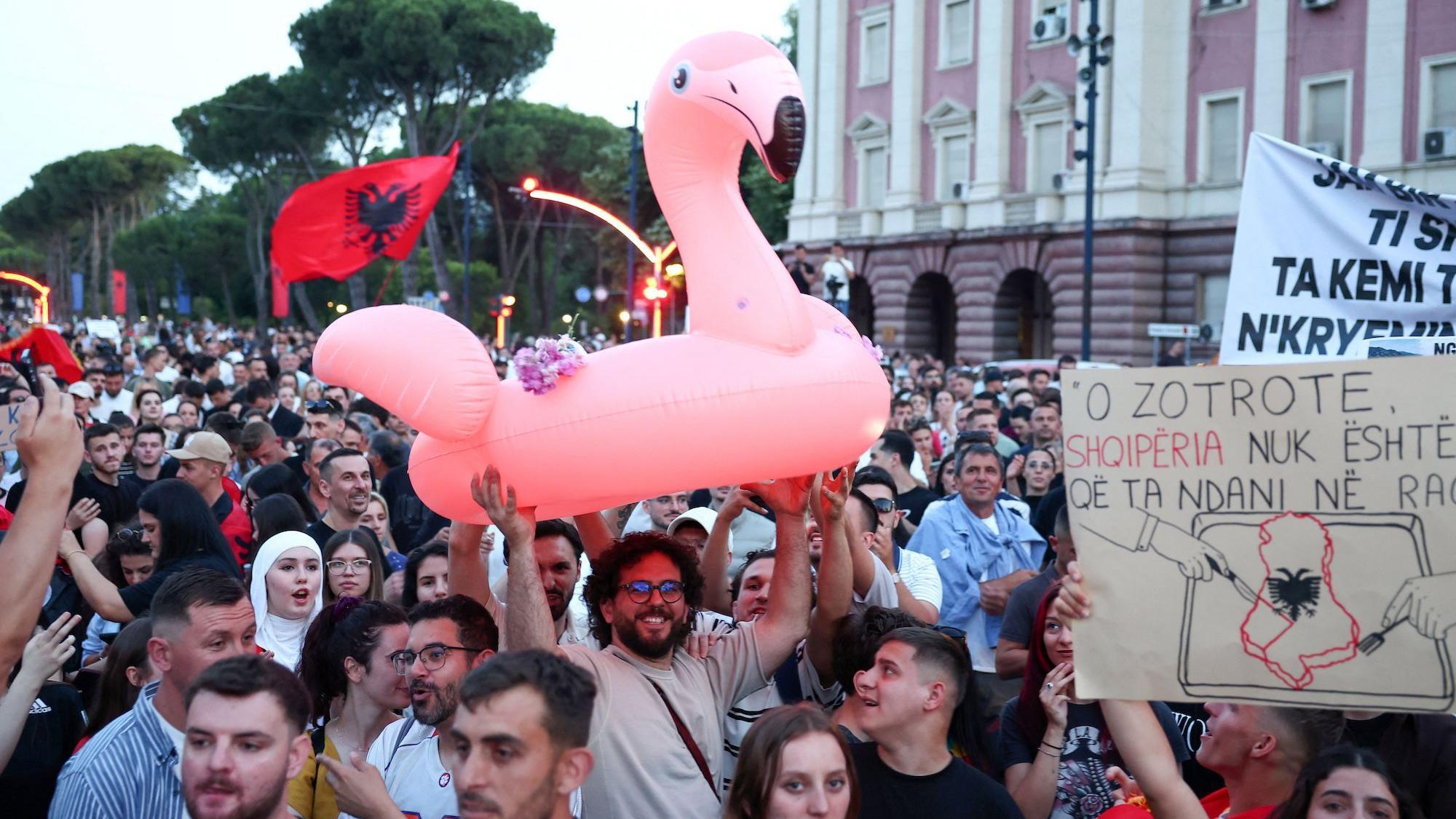 Protesti u Albaniji i navodni projekat Trampovog zeta: Šta znamo do sada 2 Demonstracije u Tirani