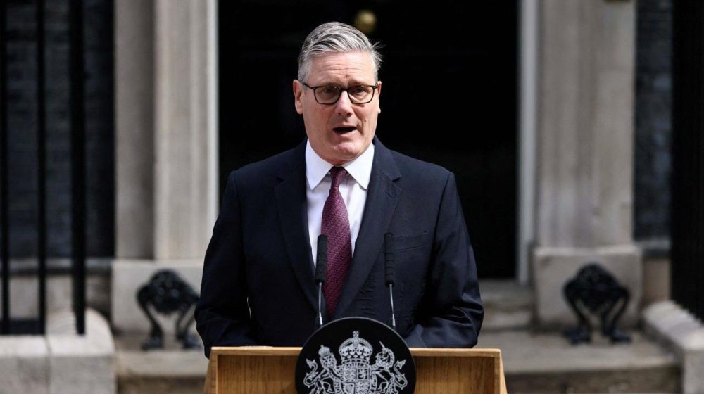 Kir Starmer podneo ostavku na mesto premijera Velike Britanije 9