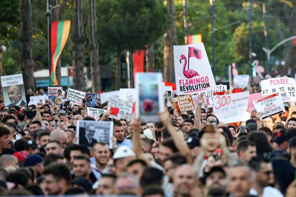 'Revolucija flamingosa' u Albaniji: Masovni protesti zbog projekta povezanog sa Trampovim zetom 7 protest u tirani