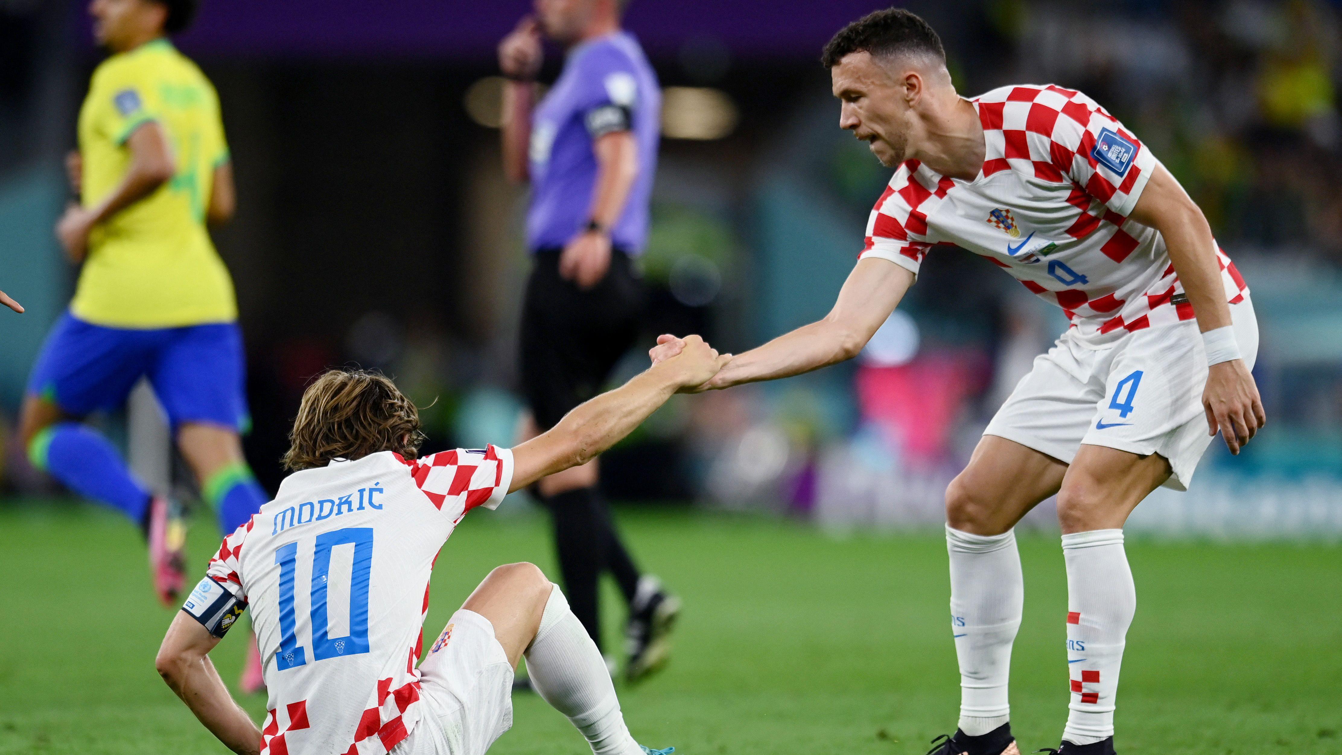 Mehmed Baždarević za BBC: 'Bosna može da prođe grupu, nisam doživeo ovakvu euforiju' 4 Luka Modrić i Ivan Perišić