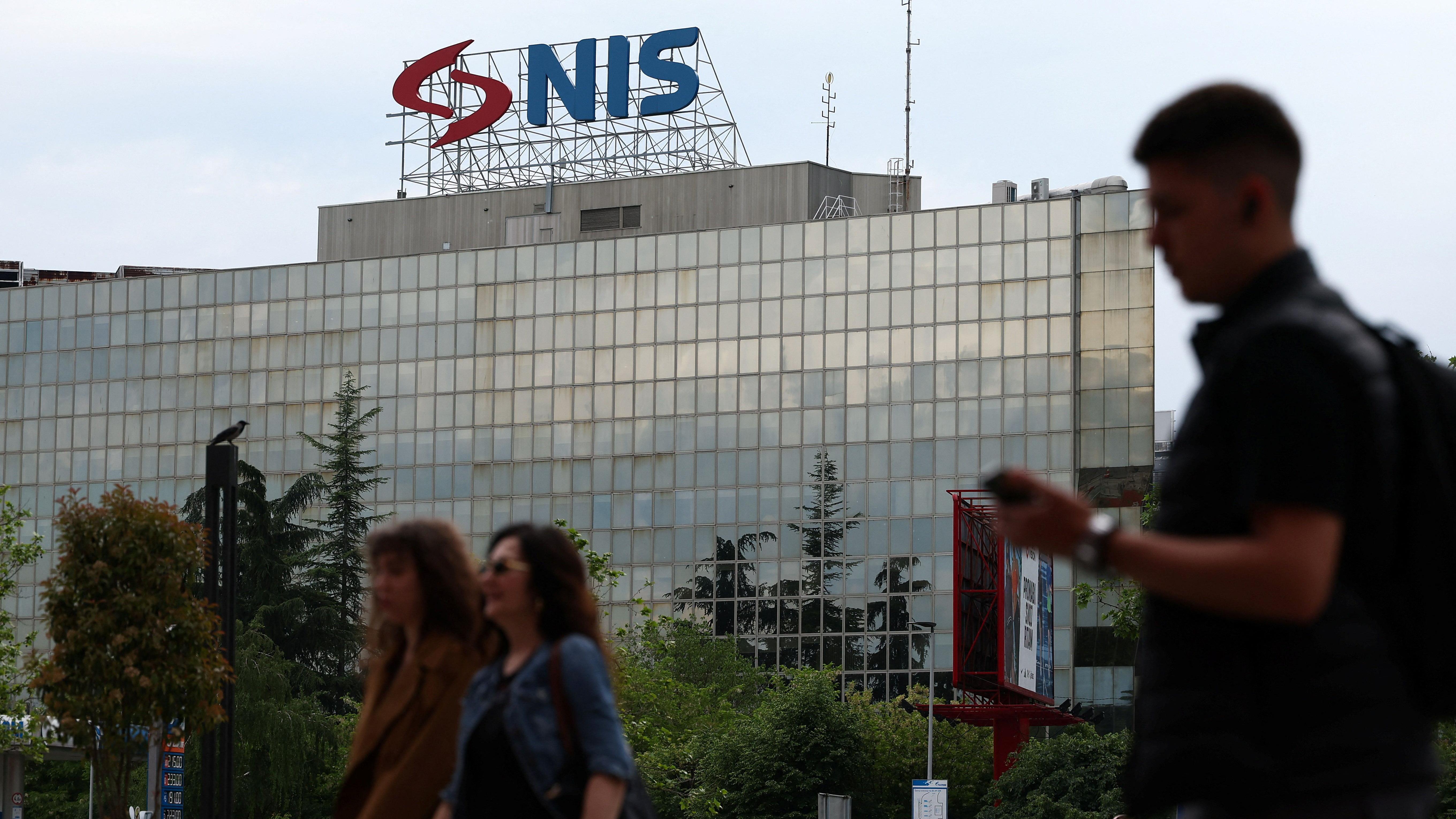 OFAK produžio licencu NIS-u, Srbija i MOL potpisali ugovor 1 NIS, zgrada NIS-a, naftna industrija srbije, prodaja NIS-a