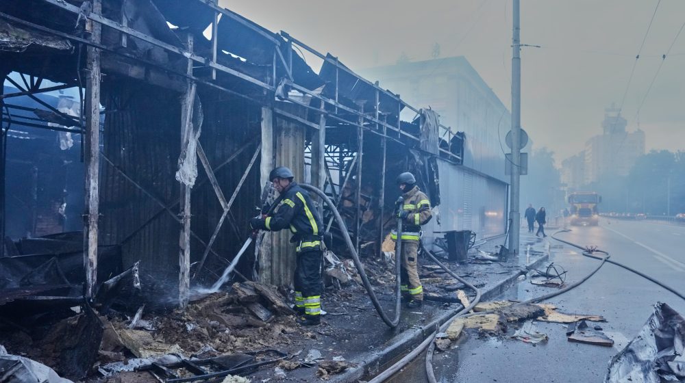 Ruski napadi izazvali požar u manastirskom kompleksu u Kijevu, poginulo pet osoba u Harkovu 8