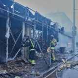 Ruski napadi izazvali požar u manastirskom kompleksu u Kijevu, poginulo pet osoba u Harkovu 6